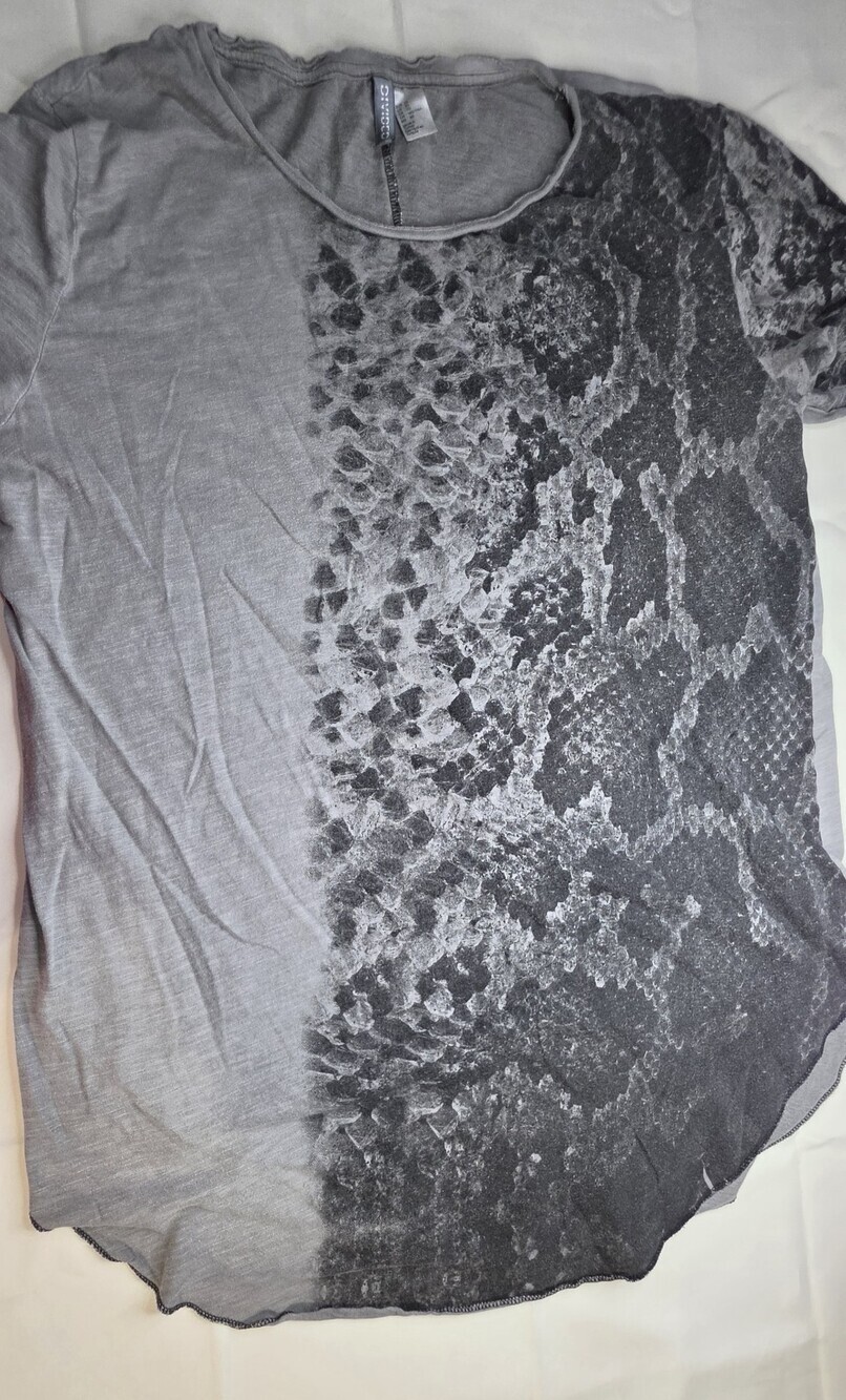Divided HM Women's Snake Print Short Sleeve T-Shirt Size XL Sku 0309